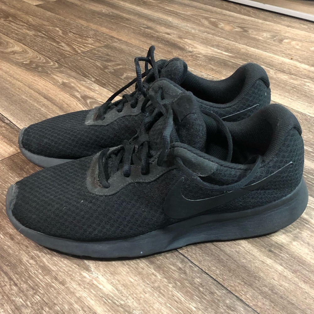 Mens Nike Roshe 10.5 lightly used Black